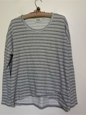 Field & Stream Light Gray and White Striped Long Sleeve Tee Shirt Large